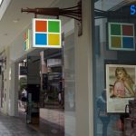 Microsoftの新型ノートPC「Surface Laptop」を触ってみた!