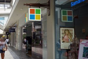 Microsoftの新型ノートPC「Surface Laptop」を触ってみた！